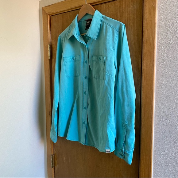 THE NORTH FACE • Aqua Blue Button Down Shirt - L - Picture 14 of 16